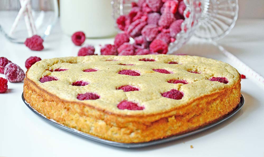 Healthy, sugarfree raspberry cake