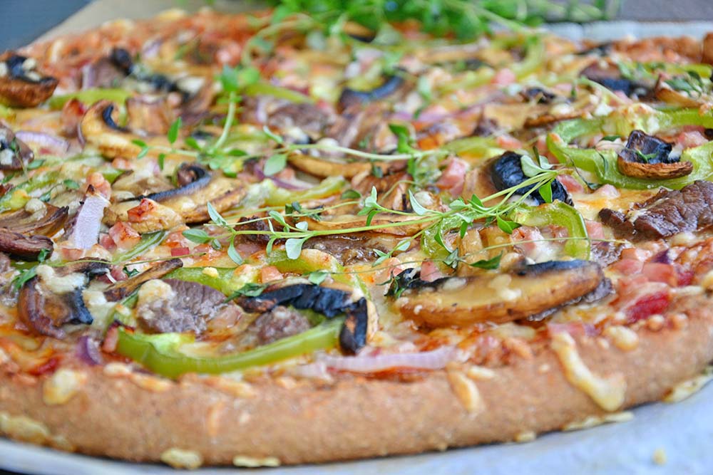 Beef & mushroom pizza